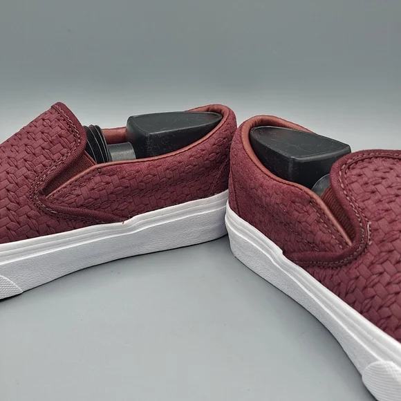 NEW Womens Vans Classic Slip-On Suede Dark Pink Embossed Weave Sneaker Shoes 5 - Picture 3 of 7